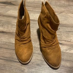 Diba, size 9, camel colored bootie